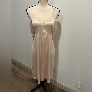 VTG full nude lace trim  slip adjustable straps SZ L/XL EUC champagne colour